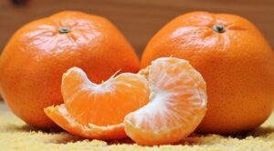 tangerines-whole-sliced